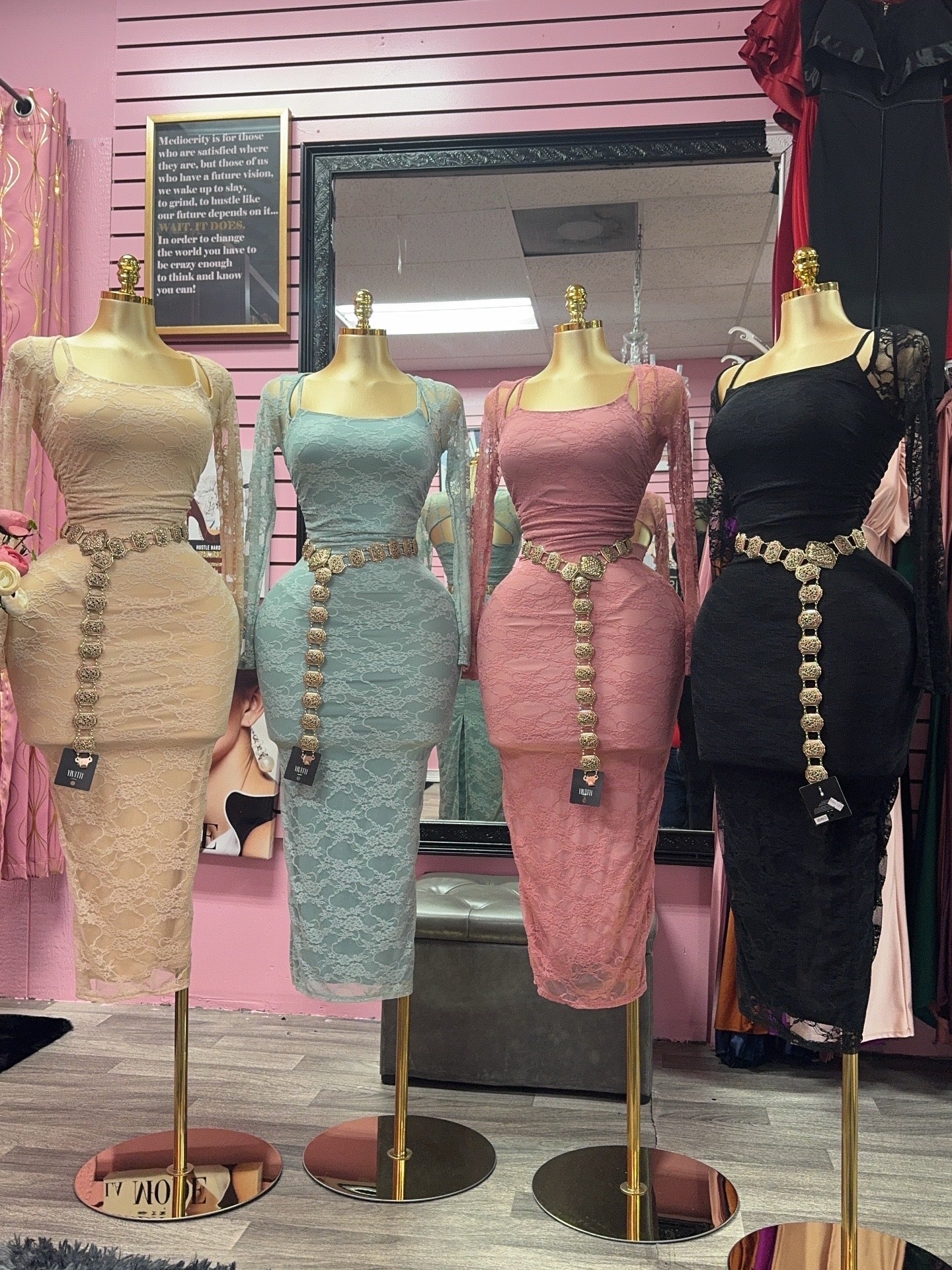 Muñeca dress  {No incluye cintó}